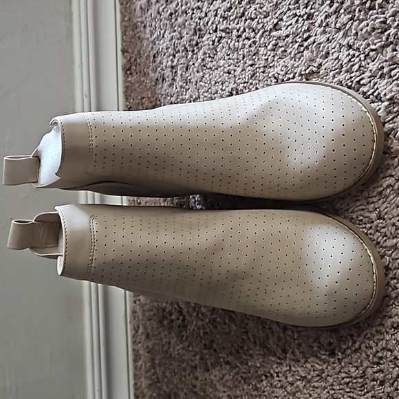 *NEW* DV by Dolce Vita Gerdy Wedge Bootie - Picture 3 of 13